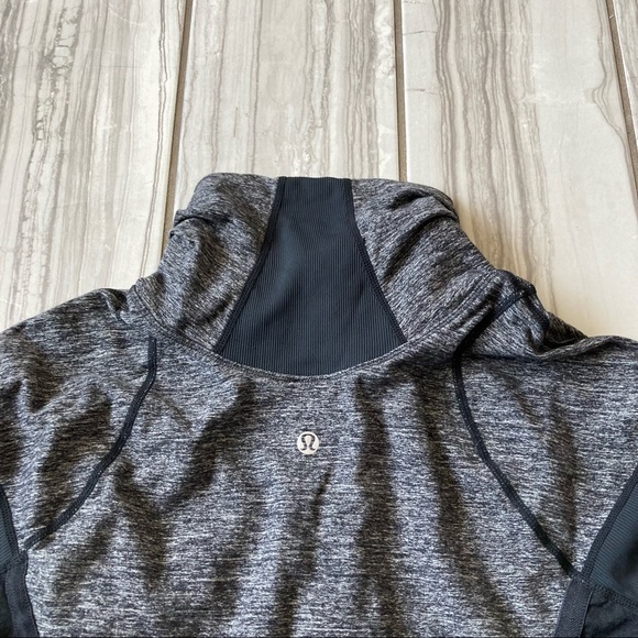Lululemon 1/2 zip pullover. EUC like new - Picture 5 of 5